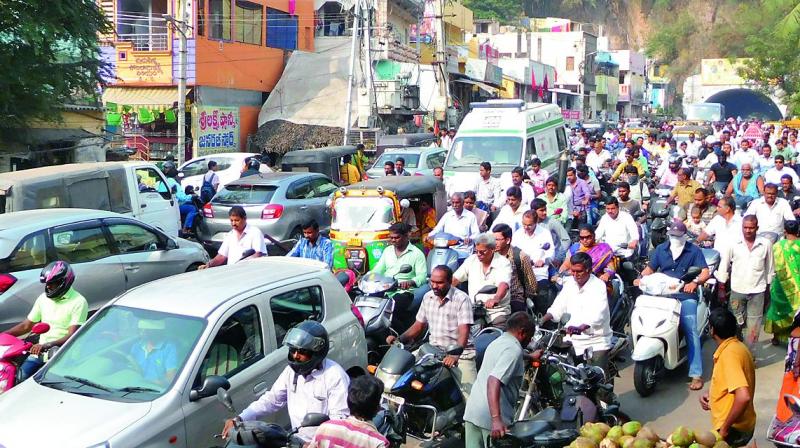 Traffic congestion at the Chittinagar tunnel in Vijayawada is a common phenomenon everyday. The VMC plans to construct more such tunnels. (Photo: DC)
