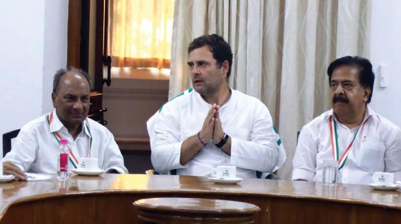 Congress president Rahul Gandhi interacts with CWC member A.K. Antony and Kerala Congress (M) leader K. M. Mani in the presence of opposition leader Ramesh Chennithala and former chief minister Oommen Chandy during the UDF meeting in Kochi on Tuesday.(Photo: ARUN CHANDRABOSE)