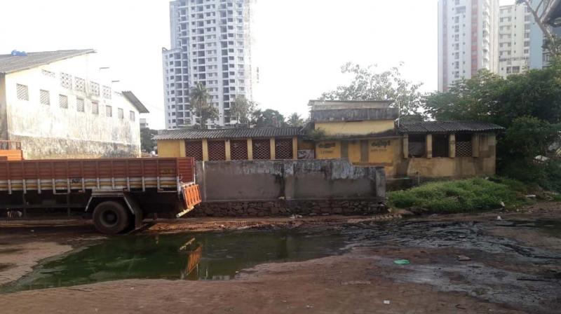 The dilapidated comfort station at Aluva