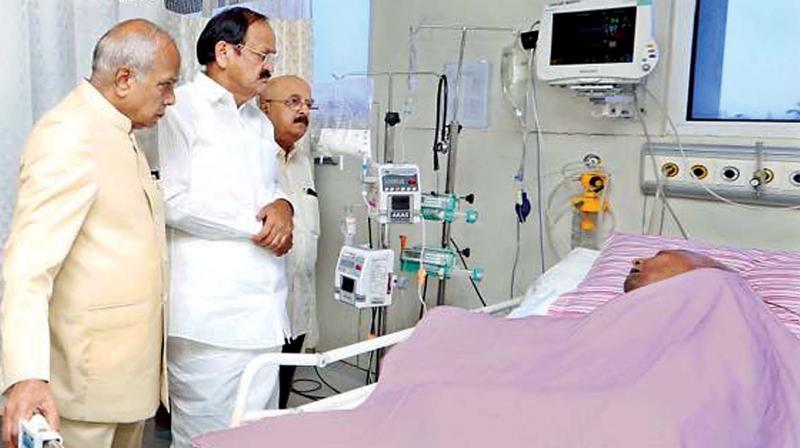 Vice-President M. Venkaiah Naidu visits the ailing DMK president M. Karunanidhi at Kauvery Hospital, in Chennai on Sunday. Also seen is Tamil Nadu governor Banwarilal Purohit.  (Photo:DC)