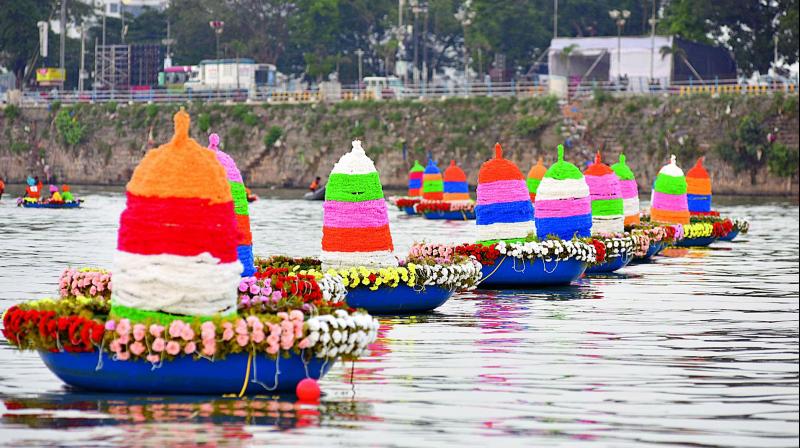 Over a period of three days, 100 floating Bathukammas were set up, and in the evenings, the Bathukammas were lit from within, creating a beautiful spectacle of light and colour.