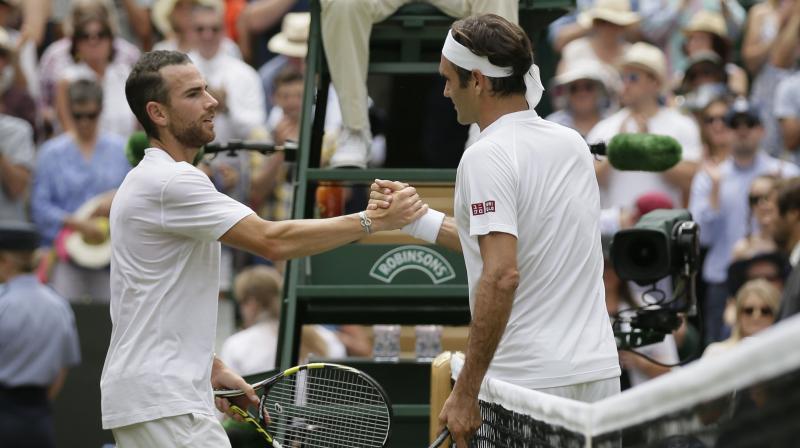 Federer has now won 32 consecutive sets at Wimbledon to move within one straight-sets victory of breaking his previous longest streak at the All England Club, when he won 34 in a row between the third round in 2005 and the final in 2006. (Photo: AP)