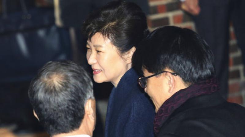 Ousted South Korean President Park Geun-hye, center, smiles upon her arrivel at her private home in Seoul, South Korea. (Photo: AP)