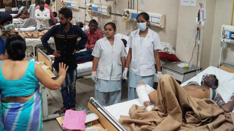 Injured people are being attended at a hospital in Meerut after the Puri-Haridwar Utkal Express derailed in Khatauli near Muzaffarnagar on Saturday. (Photo: PTI)