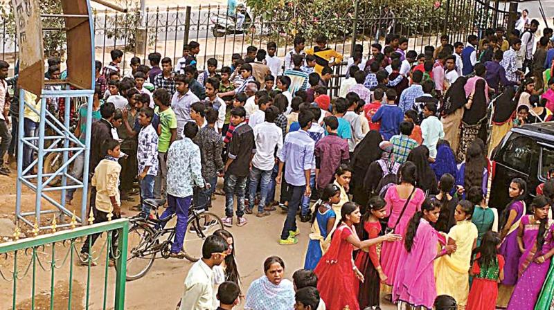 Students who gathered in front of the government school at Yelahanka in Bengaluru after the stabbing incident on Monday and inset is Harsharaj N.(Photo: DC)