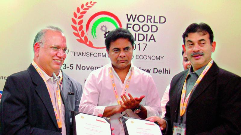 Minister K.T. Rama Rao applauds the signing of an MoU between the TS government and savoury maker Bikaner-wala at the World Food India 2017 in New Delhi. To the right is principal secretary Jayesh Ranjan. (Photo: DC)