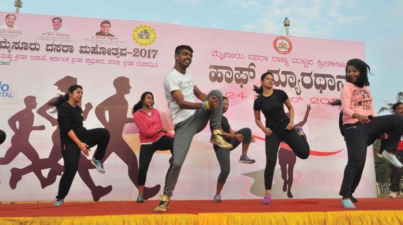 Youngsters participate in Dasara half-marathon in Mysuru on Sunday	(Photo: KPN)