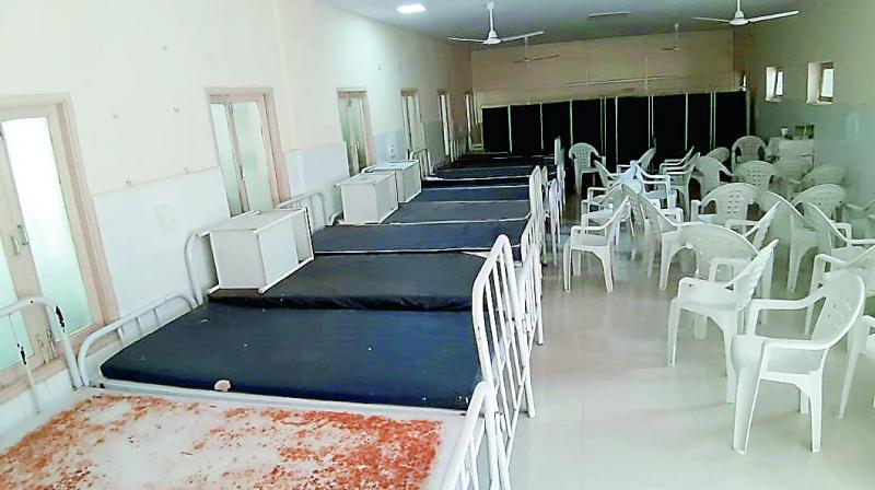 Chairs and unused beds point at the neglect shown by the hospital authorities to procure equipment and provide facilities for the patients.