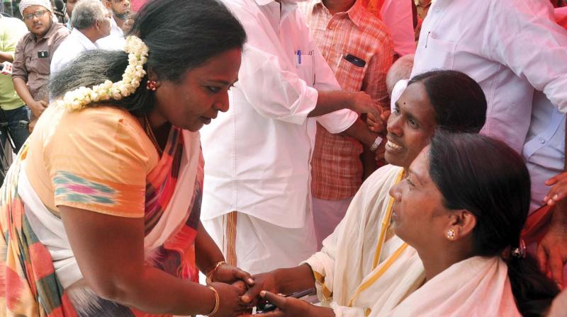 Kummanam Rajasekharan and Tamil Nadu BJP president Tamizhisai visit Pompilai Orumail leaders. (Photo: DC)