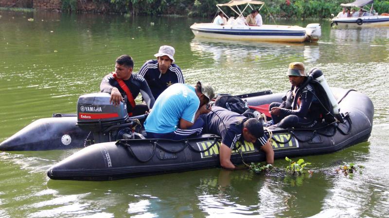 Divers of Indian Navy search with underwater cameras at river Meenachel at Thazhathangadi in Kottayam on Thursday.  (Photo: Rajeev Prasad)