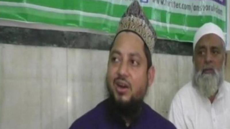 At press conference, Shahar Imam Mufti Khurshid Alam (L) said fatwa has been issued against Nida Khan for speaking against Islam and its practices. (Photo: ANI)