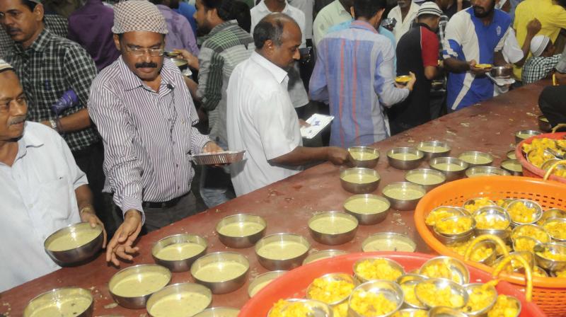 File pic of an Iftar feast at the Palayam Juma Masjid in Thiruvananthapuram.