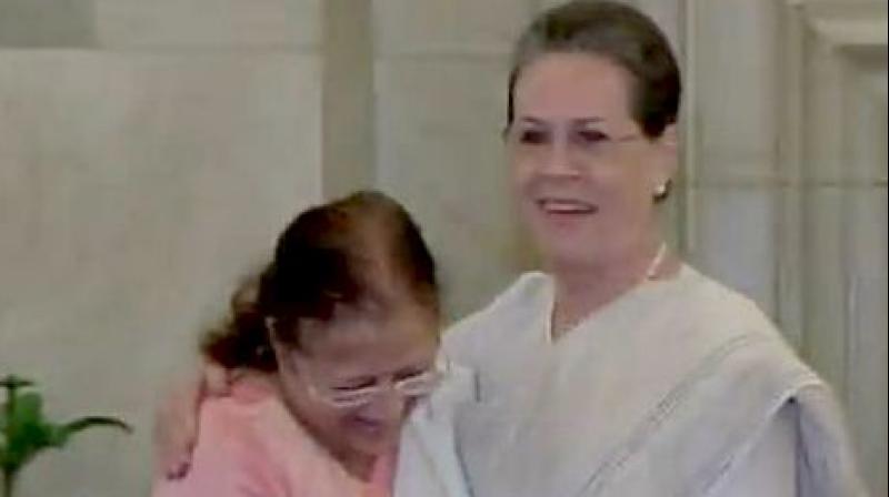 Congress President Sonia Gandhi and Speaker Sumitra Mahajan (Photo: Twitter/file)