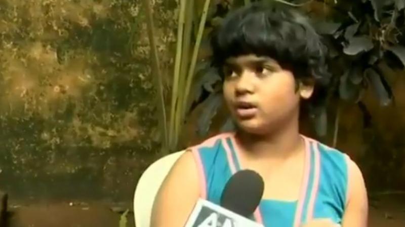 A student of Class 6 of Don Bosco School in suburban Matunga, Zen recalled and put to use the fire safety tips she had learnt during a school project in Class 3. (Photo: Twitter | ANI)