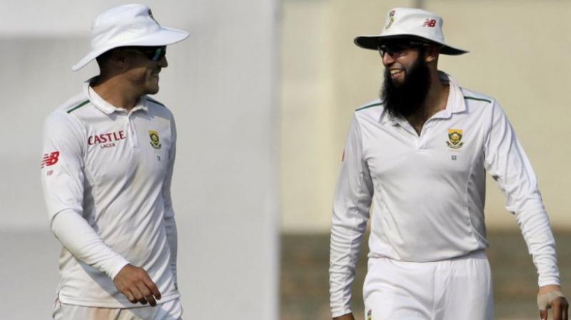 South Africa show solidarity with captain Faf du Plessis
