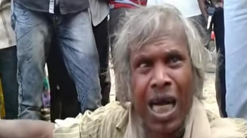 The beggar and his wife were both suffering from leprosy. Because of their illness, no relatives attended the funeral. (Photo: Videograb)