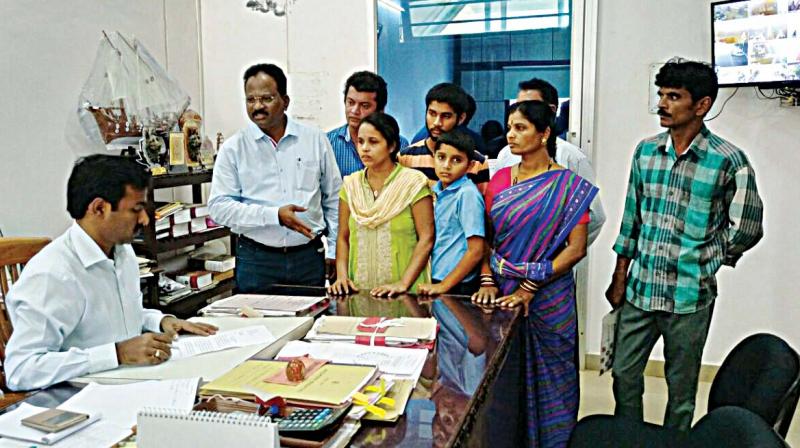 Madhav Naik, Geetha and other family members of Lokesh at the Additional DCs office in Karwar .