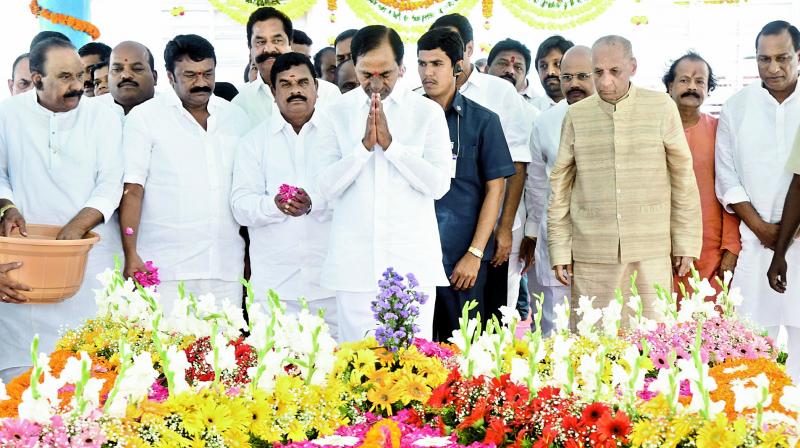 Chief Minister K. Chandrasekhar Rao, Governor E.S.L. Narasimhan and ministers offer floral tributes at the Bapu Ghat, Langar Houz on Gandhi Jayanti on Monday. (Photo: DC)