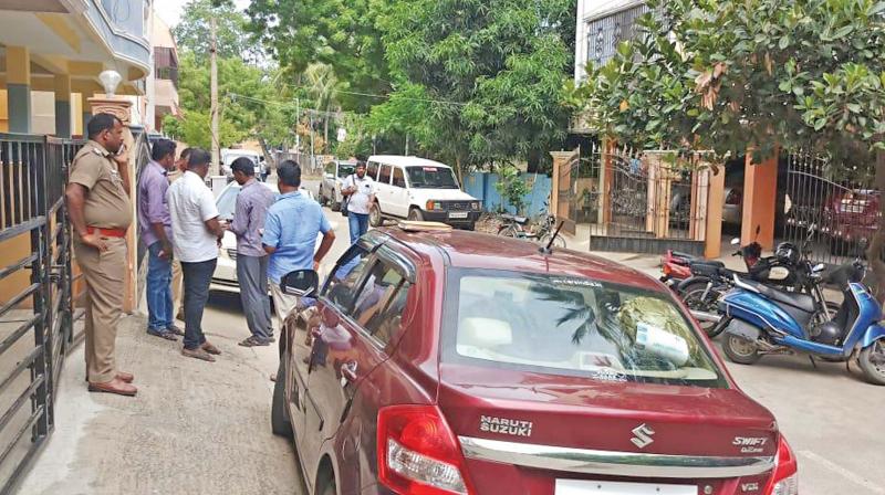 According to police sources, M.S. Ilangesh--waran (47) of Jayanthi Street, Dr. Sethapathy Nagar, Velachery had gone to his native village in Sivaganga district on Friday night with his family.