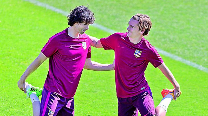 Atleticos Tiago (left) and Antoine Griezmann warm up in Madrid on Tuesday, the eve of their quarterfinal first leg against Leicester. (Photo: AP)