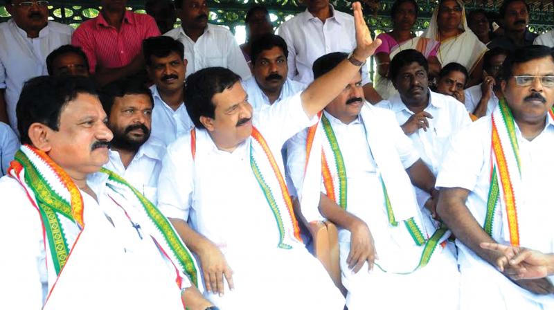 Opposition Leader Ramesh Chennithala waves to supporters in front of Secretariat during the dharna held against SSLC question paper scam in Thiruvananthapuram on Wednesday. Also seen are Thiruvananthapuram DCC president Neyyatinkara Sanal, V. S. Sivakumar MLA and former MLA Joseph Vazhakkan. (Photo: DC)