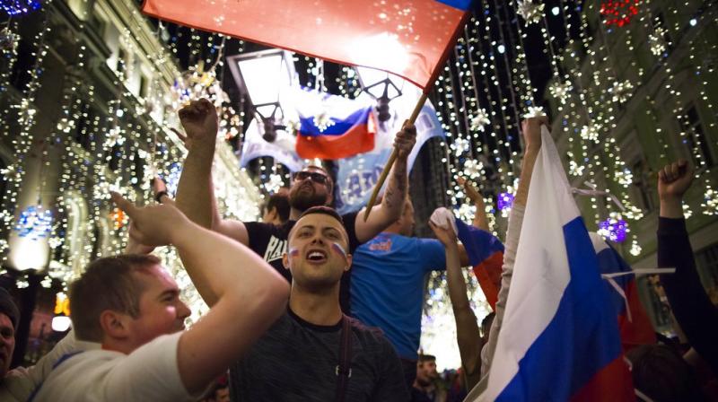 With Moscow being transformed for the World Cup, fans have been overwhelming some of the packed bars and restaurants around the Kremlin and Red Square. (Photo: AP)