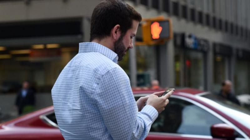 As the smartphone becomes more noticeable, participants available cognitive capacity decreases (Photo: AFP)