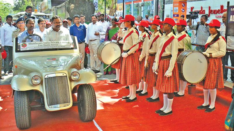 Corporation commissioner D. Karthikeyan supervises the arrangements during the inaugural of pedestrian plaza trial run. (Photo: DC)