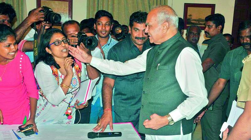 A photo tweeted by the journalist shows the Tamil Nadu governor Banwarilal Purohit touching her cheek after she asked him a question on the Professor Nirmala Devi issue.