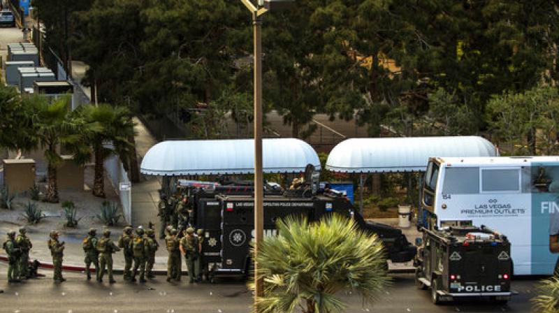 SWAT officers surround a suspect barricaded on a bus after a fatal shooting in the vehicle earlier today shutting down the busy tourism corridor for hours near the Cosmopolitan hotel-casino in Las Vegas Saturday, March 25, 2017. (Photo: AP)
