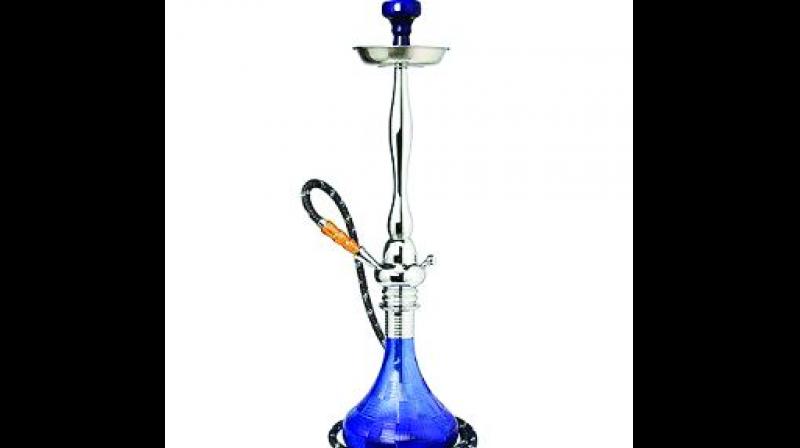 The management also allows teenagers into the parlour and lets them stay back past midnight to smoke hookah.