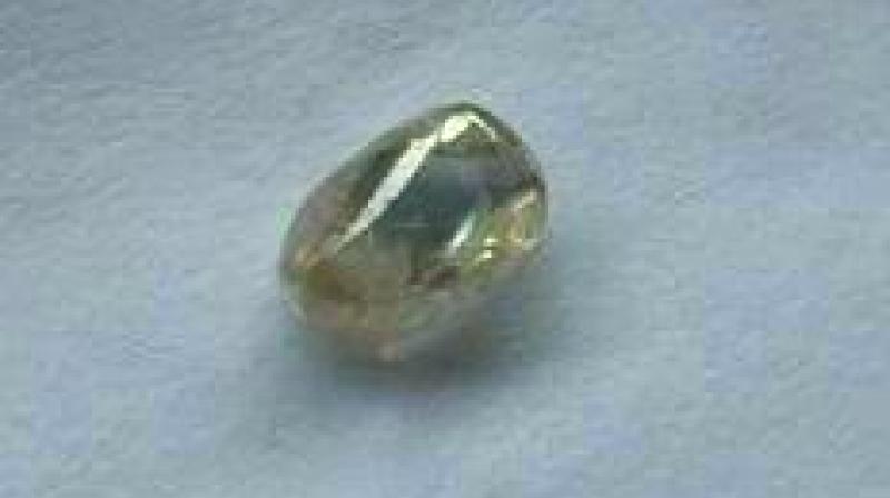 The uncut diamond weighed 5.82 carat.