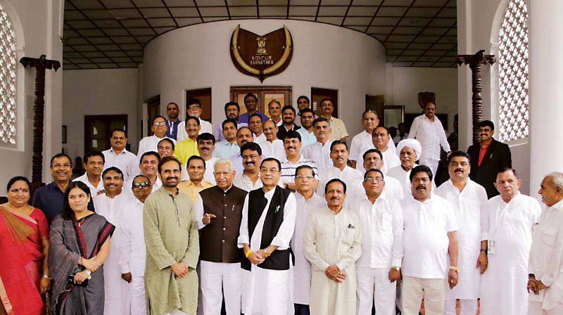Congress MLAs from Gujarat called on Governor Vajubhai Vala at Raj Bhavan on Saturday (Photo: KPN)
