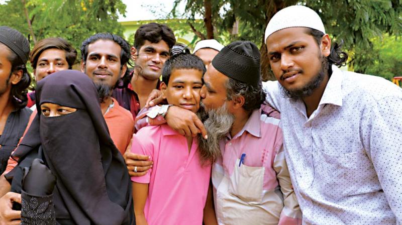 The families of the three runaway kids were delighted to have them back and could not help shower them with affection (Photo: DC)