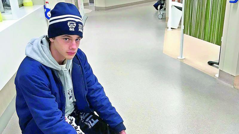 Sam Kanizay waits for medical aide at a hospital in Melbourne (Photo: AFP)