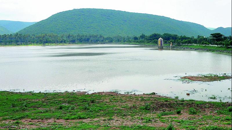 Due to poor rainfall in Vizag region the Mudasarlova reservoir in Visakhapatnam city looks like a dry lake (Photo: Deccan chronicle)