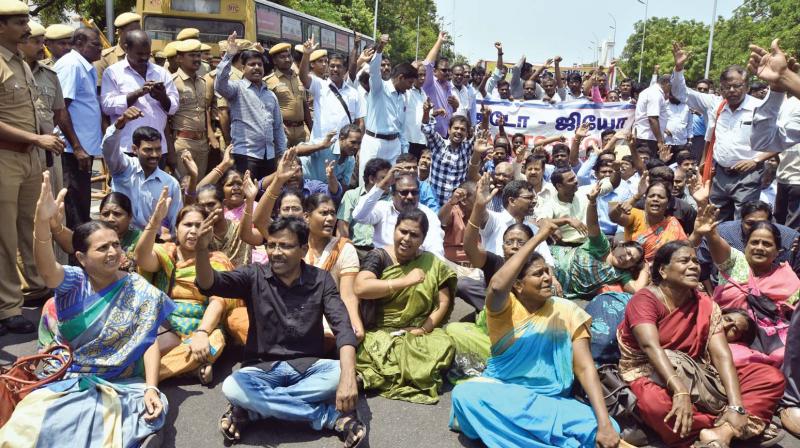 A section of teachers and  government employees starts indefinite strike on Thursday in the city (Photo : DC