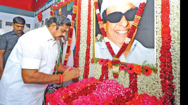 Chief Minister Edappadi K. Palaniswami pays tribute to AIADMK founder M.G. Ramachandran in Vellore on Saturday (Photo: DC)