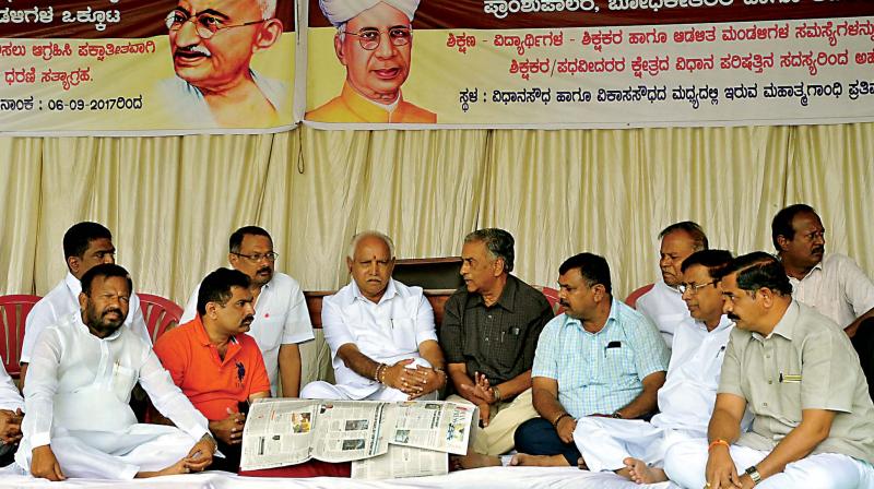 BJP state president B.S. Yeddyurappa interacts wiht MLCs elected from Teachers constituencies including JD(S) leader Basavaraj Horatti, who are on an indefinite dharna at Gandhi Statue in the city in support of the demands of aided and non-aided schools (Photo: KPN)