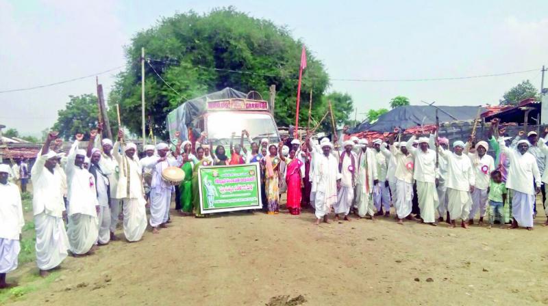 Adivasi elders take out yatra in Jainoor mandal in Kumarambheem Asifabad district on Wednesday (Photo: DC)