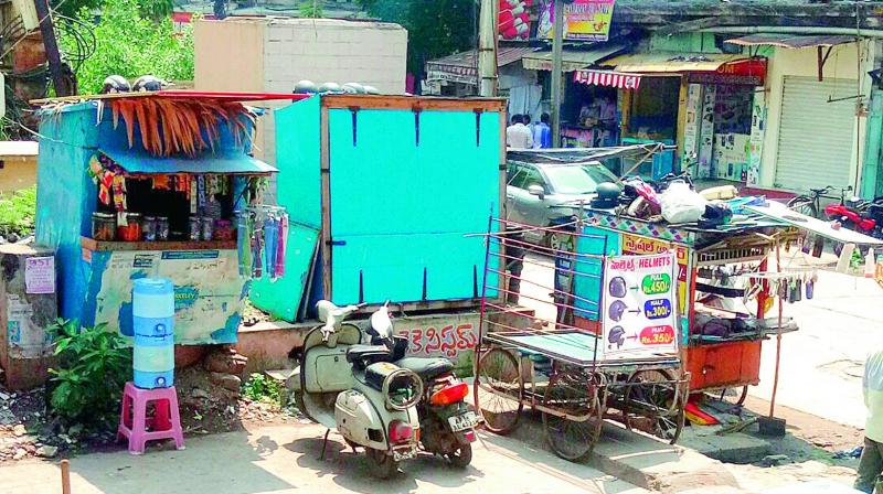 The small shops at the Jai Hind Complex in Vijayawada which the corporator has proposed should be auctioned (Photo: DC)