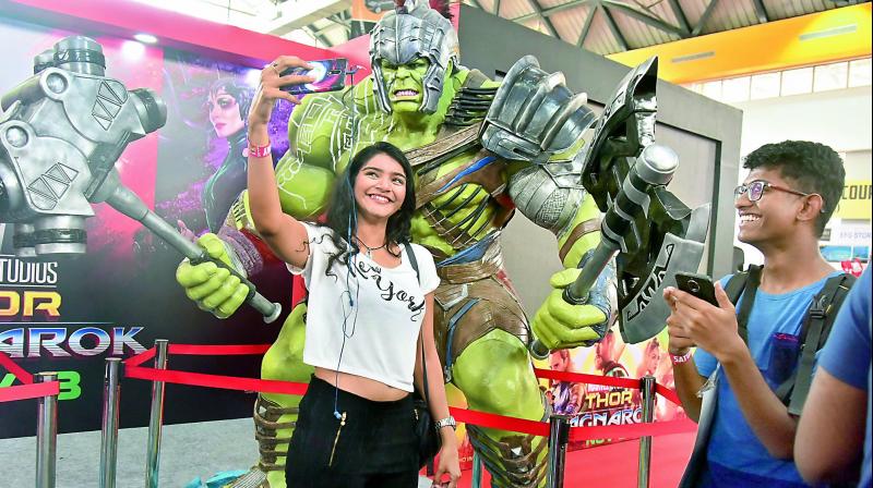 Naini with a model of Hulk at the Comic Con, Hyderabad