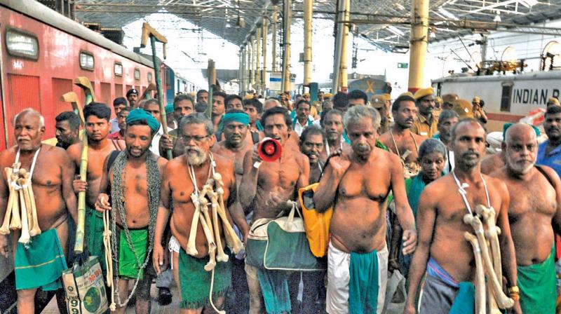 After long protest at New Delhi for anti-Tamil Nadu farmer measures taken by the Central government, delta farmers arrive at Central railway station on Wednesday. (Photo: DC)