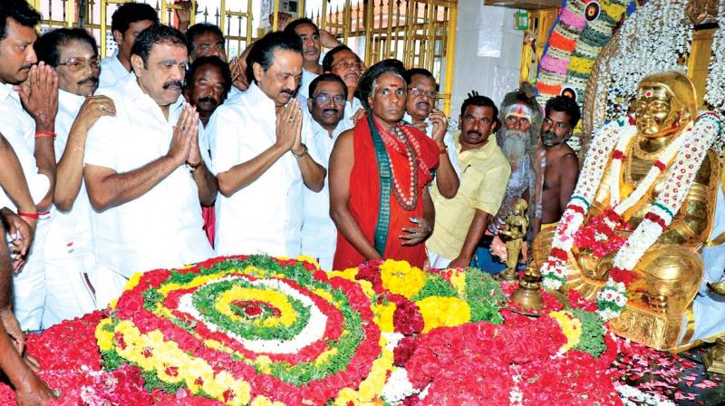 DMK working president M.K. Stalin pays homage to the gold kavacham adorned statue of Pasumpon Thevar at his memorial in Ramanathapuram district on Monday.(Photo: DC)