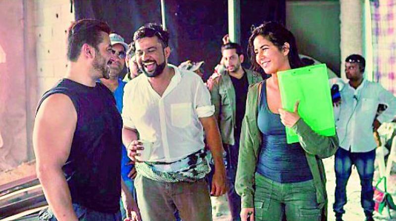 A behind the scene photo from the set of upcoming movie Tiger Zinda Hai; in the showbiz actors and actresses work in close proximity without any hesitation. Men should try to make the women comfortable at the workplace.