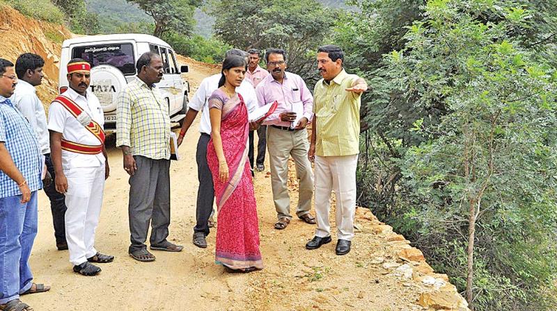 Salem collector Rohini R. Bhajubakare with other officials inspects the tribal  village.	(Photo: DC)