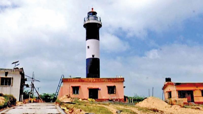 Unlike other traditional light houses whose beam of light rotates, the Pamban light house illuminates its neighbourhood in all directions simultaneously.
