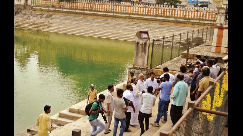 Chief Minister Siddaramaiah inspects the Kalyani at Shravanabelagola in Hassan district on Saturday (Photo: DC)