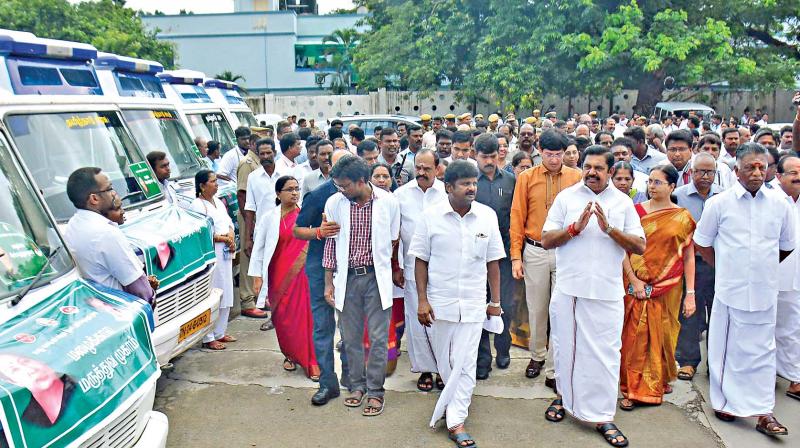 Chief Minister Edappadi K Palaniswami flags off  special flood relief medical team vehicles. (Photo: DC)