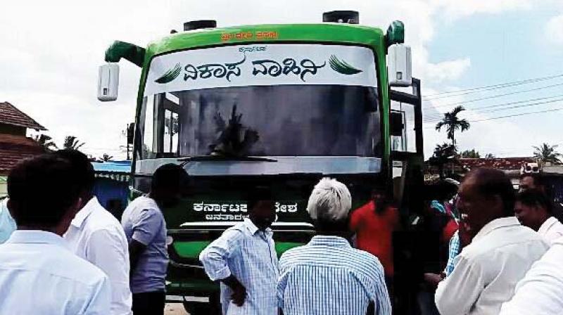The bus carrying JD(S) state president H.D. Kumaraswamy after it broke down in Chikkamagaluru.